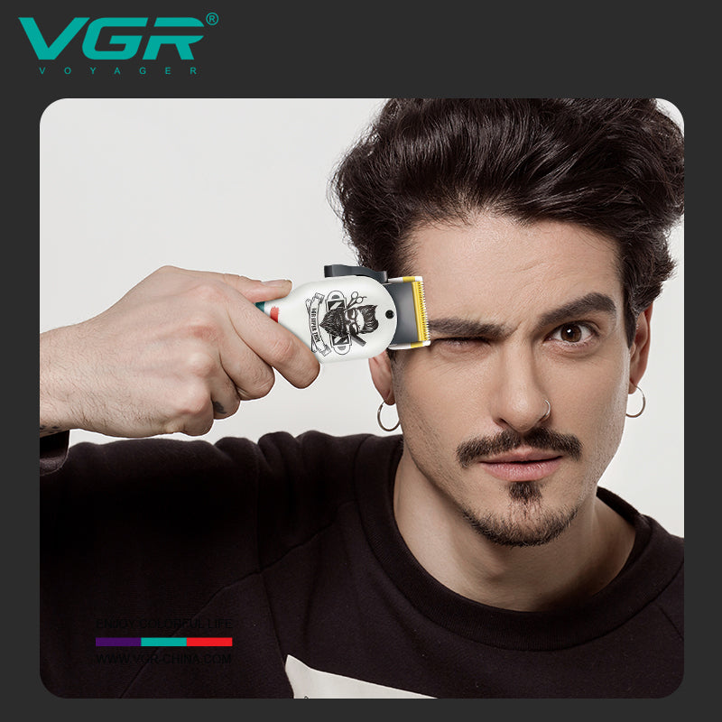 VGR V-699 – Dispositivo multifunzione con 5 testine intercambiabili per barba, capelli e peli del corpo. Include lame in acciaio inox, una autonomia di 120 minuti, e ricarica USB rapida per la massima praticità.