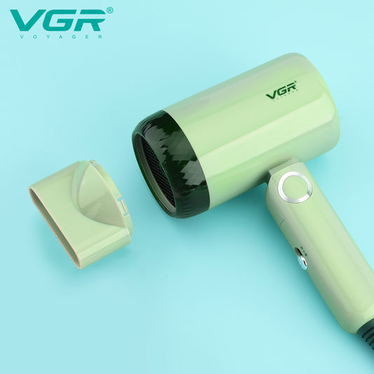 VGR V-421 – Asciugacapelli Pieghevole da Viaggio 1200W  Il VGR V-421 è un asciugacapelli compatto e pieghevole, ideale per i viaggi. Dotato di un motore DC da 1200W