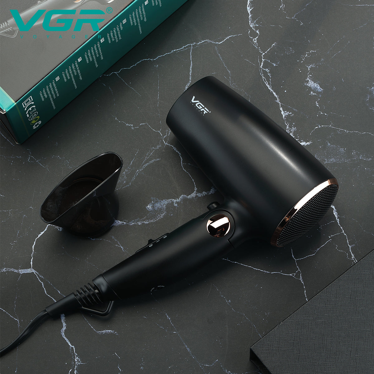VGR V-439 – Asciugacapelli Professionale 1600W  Il VGR V-439 è un asciugacapelli professionale con una potenza di 1600W, ideale per un uso domestico o in salone.